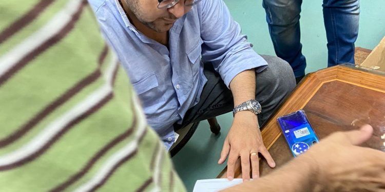 مكافحة التهرب الجمركي بالقاهرة تحرر محضر ضبط لعدد من زجاجات المشروبات الكحولية ( الخمور ) الأجنبية الصنع الغير خالصة الضرائب والرسوم