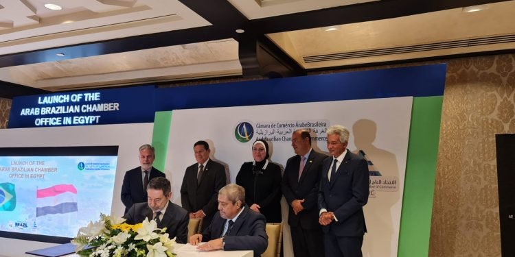 العربي يوقع اتفاقية استضافة غرفة التجارة العربية البرازيلية باتحاد الغرف التجارية