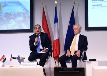 في زيارته لباريس : رئيس الوزراء يخاطب ممثلي ٩٠ من الشركات الفرنسية بال “MEDEF”