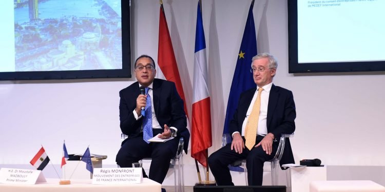 في زيارته لباريس : رئيس الوزراء يخاطب ممثلي ٩٠ من الشركات الفرنسية بال “MEDEF”