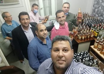 ضبط زجاجات خمور أجنبية الصنع مهربة بأحد مطاعم الزمالك و دليفرى