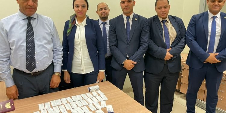 ضبط أقراص ترامادول مخدرة بصحبة راكب أوروبى بمطار القاهرة
