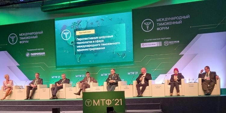 رئيس الجمارك فى ختام زيارته إلى موسكو : المنظومة الجمركية تشهد أكبر ثورة تطوير فى عهد السيسى   