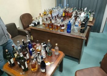 التهرب الجمركي بالقاهرة تضبط خمور أجنبية