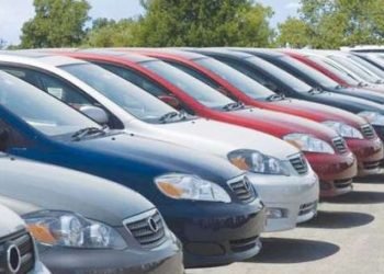 ضبط 9 سيارات معفاه بأحد المعارض