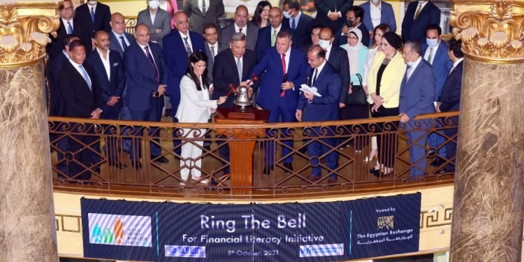 المشاط تفتتح جلسة البورصة اليوم احتفالا بيوم المستثمر العالمى