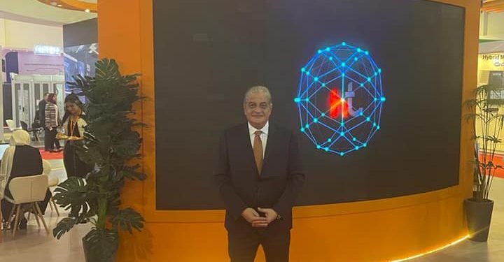 حضور أسامة كمال بالجناح الخاص بشركة التقنيات المتكاملة ” Integrated Technics”