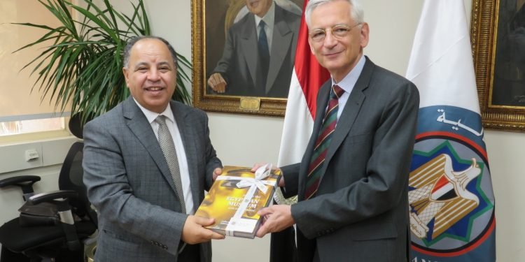 وزير المالية: فى لقائه بالسفير الفرنسى “الحكومة تمضى بخطى ثابتة فى تنفيذ الإصلاحات الهيكلية”