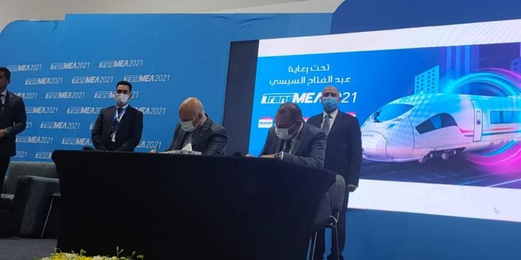 وزير النقل يشهد توقيع مذكرة تفاهم لتسهيل النقل البرى فى العاصمة الادارية