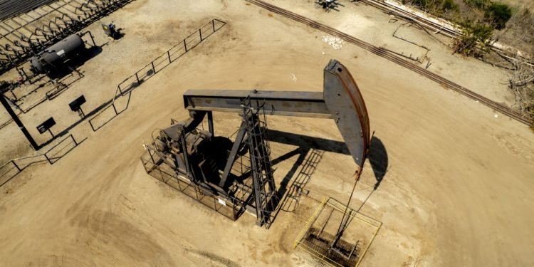 أسعار النفط ترتفع.. والأسواق تترقب نتائج اجتماع “أوبك”