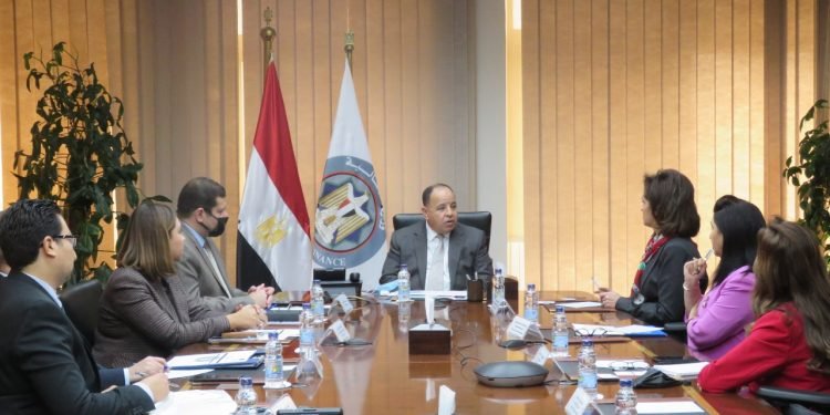 وزير المالية.. فى لقائه مع مساعد مدير عام منظمة الصحة العالمية