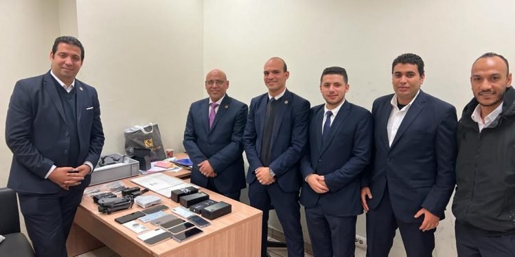 جمارك القاهرة: تضبط محاولة تهريب عدد من الهواتف المحمولة وطائرة تصوير “درون” مفككة