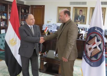 وزير المالية يُكرم مدير الحسابات بالشئون الصحية بالقليوبية لتمسكه بحماية المال العام