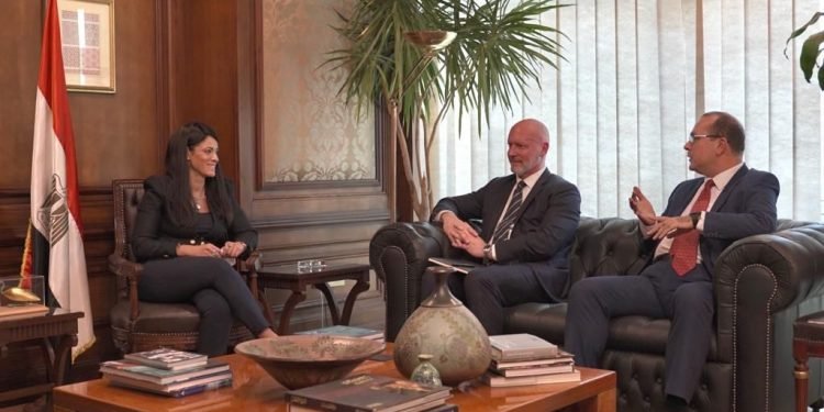 المشاط تبحث مع الرئيس التنفيذي لبنك HSBC الدفع بآليات التمويل المختلط