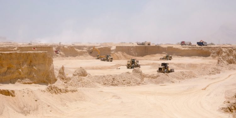 ميناء السخنة ينهى عام 2021 باستقبال 248 سفينة حاويات و50 صب جاف