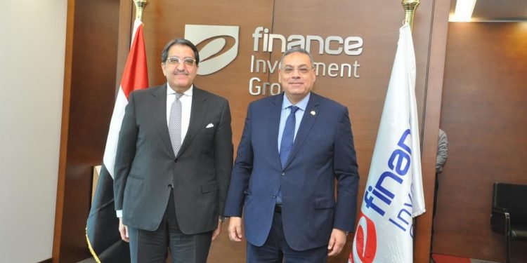 “خالص” تتيح خدمات التحصيل والسحب النقدى من محطات مصر للبترول