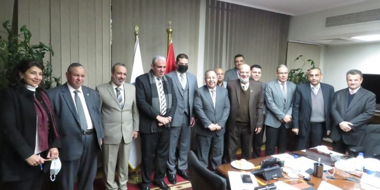 وزير المالية : النافذة الواحدة لا تعني تهميش المستخلص الجمركي