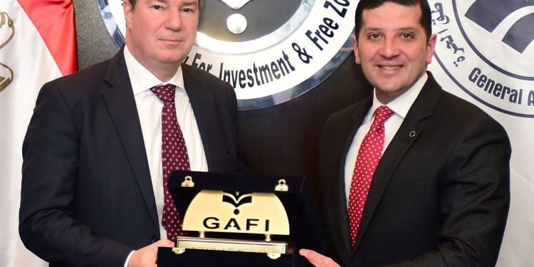 رئيس هيئة الاستثمار يبحث مع سفير بلجيكا فرص جذب الاستثمارات البلجيكية إلى مصر