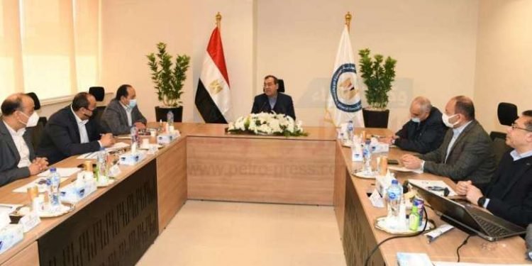 وزارة البترول: تجتمع لمتابعة تنفيذ المشروعات الجديدة