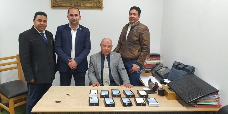 جمارك مطار برج العرب الدولي تضبط محاولة تهريب عدد من الهواتف المحمولة