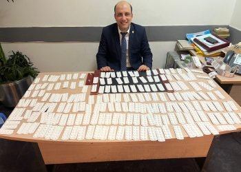 ضبط ترامادول مخبأ داخل بسكويت بمطار القاهرة