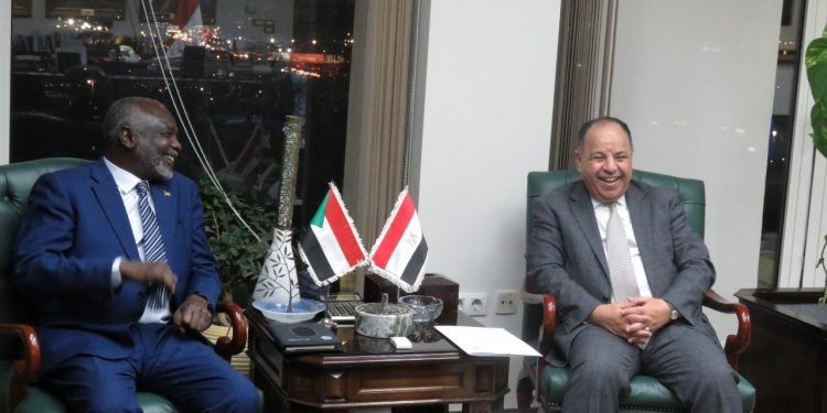 وزير المالية لنظيره السوداني: القطاع الخاص قاطرة النمو و نقل تجربة اي فاينانس الذراع القوى و المرن لتنفيذ التحول الرقمى