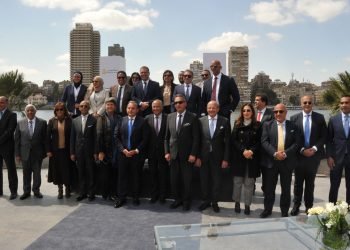 اطلق بنك مصر والبنك الاهلي المصرى وبنك القاهرة  شركة الاستثمار ” أفانز منارة للاستثمار المباشر “