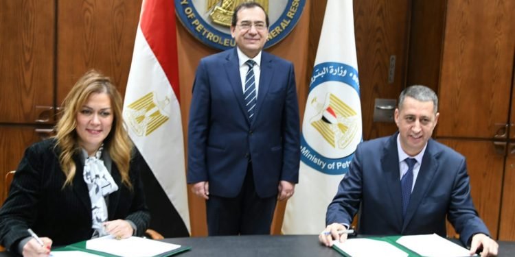 وزير البترول يشهد توقيع مذكرة تفاهم بين شل مصر و”الوطنية للتدريب”