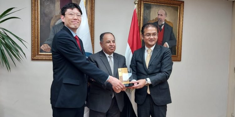 تعزيز التعاون مع اليابان لتطوير منظومة التأمين الصحى الشامل