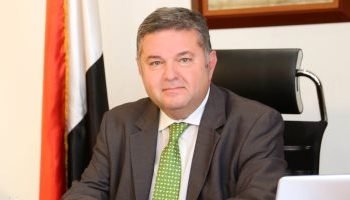 وزير قطاع الأعمال يستعرض خطة تطوير راكتا للورق