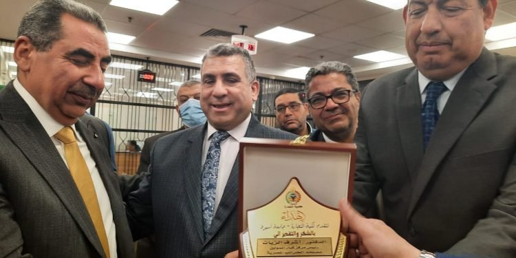 90 طالب و طالبة من جامعة أسيوط في زيارة لمركز كبار الممولين