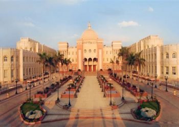 .البورصة المصرية والجامعة البريطانية يوقعان مذكرة تعاون لتعزيز جهود نشر الثقافة المالية