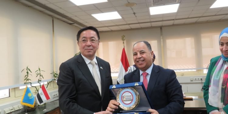 وزير المالية.. في لقائه مع سفير كازاخستان بالقاهرة