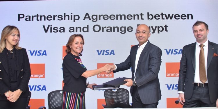 “اورنچ مصر” توقع اتفاقاً حصرياً مع “فيزا العالمية “لعملاء “اورنچ  كاش”