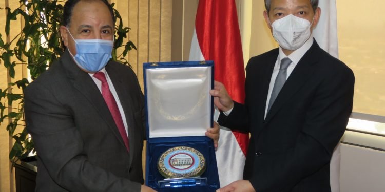 وزير المالية.. فى لقائه بالسفير الصينى بالقاهرة
