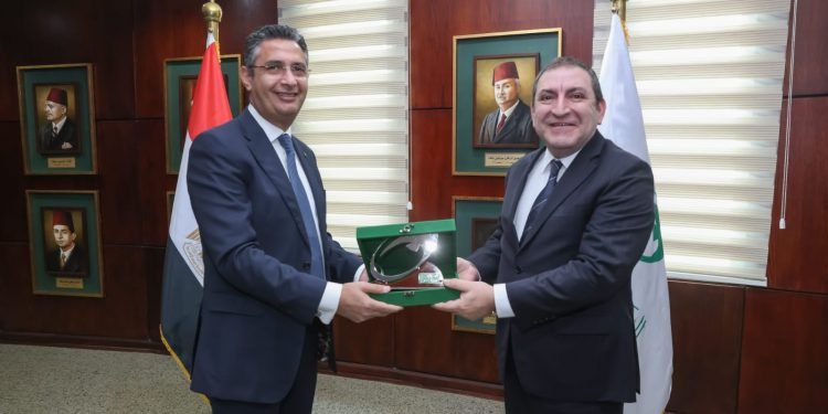 رئيس البريد المصري يستقبل سفير جمهورية أذربيجان بالقاهرة