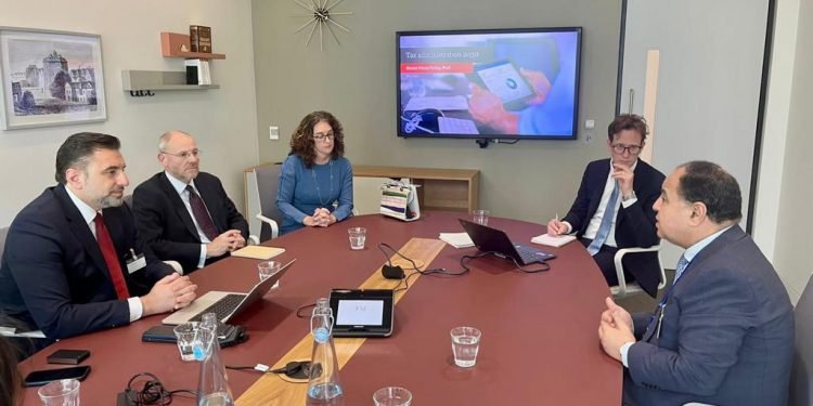 وزير المالية.. فى لقائه مع ممثلي شركة «برايس ووتر هاوس كوبرز» العالمية بلندن: