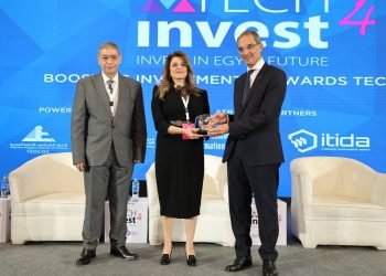 الدكتور/ عمرو طلعت وزير الاتصالات وتكنولوجيا المعلومات يفتتح معرض ومؤتمر 4 Tech Invest