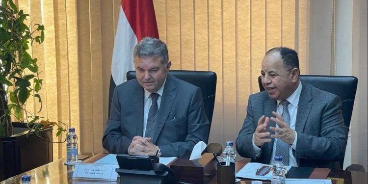 وزيرا المالية وقطاع الأعمال يوقعان بروتوكولاً لتسوية مديونيات «الضرائب» لدى الشركات القابضة والتابعة