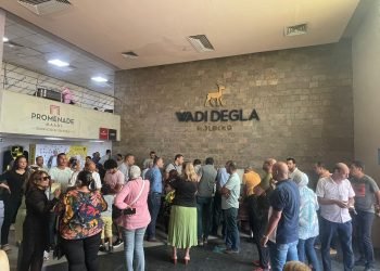 وقفة احتجاجية لعملاء شركة وادي دجلة للتنمية العقارية بسبب مخالفة الشركة للعقود المبرمة