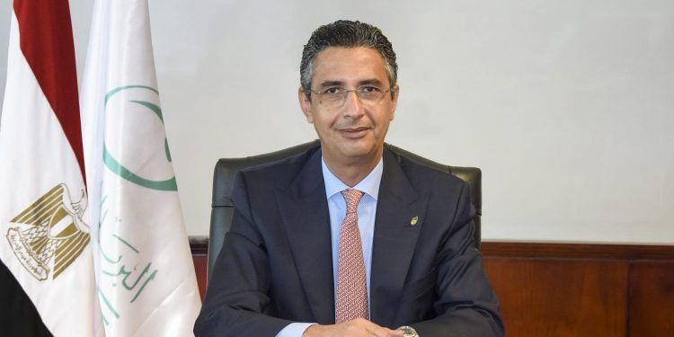 رئيس البريد يهنئ حسن عبد الله القائم بأعمال محافظ البنك المركزي