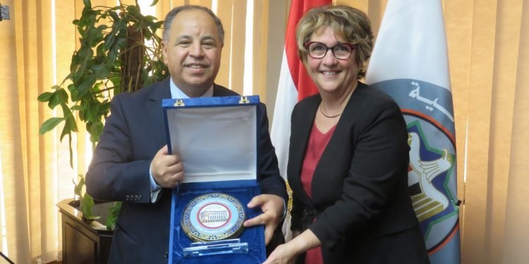 وزير المالية.. فى لقائه مع وفد كندى