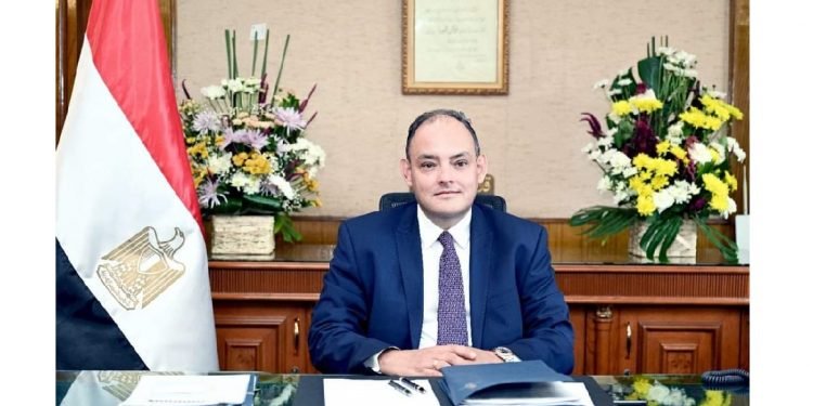 وزير الصناعة الجديد في اول تصريح له : الارتقاء بتنافسية المنتج المصري وتعميق التصنيع المحلي اولوياتنا