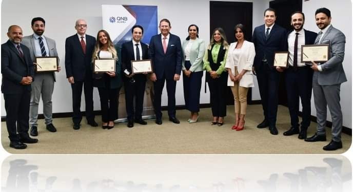 بعد تحقيق نتائج أعمال غير مسبوقة.. رئيس QNB الأهلي يكرّم الموظفين المتميزين بقطاعات البنك المختلفة