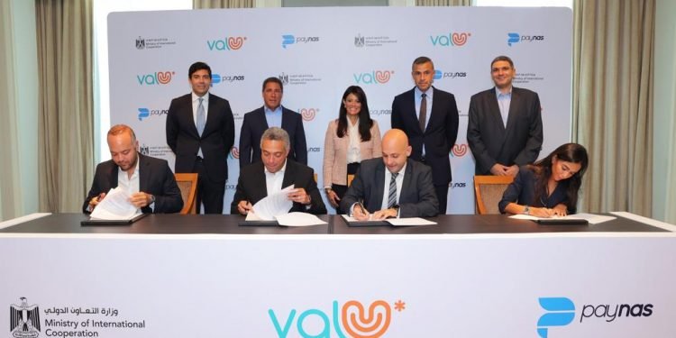 وزيرة التعاون الدولي تشهد استحواذ ڤاليو على باي ناس