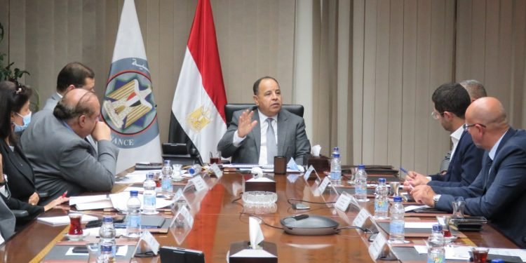 وزير المالية يتلقي مقترحات المستثمرين فى حوار مفتوح حول التحديات الضريبية والجمركية