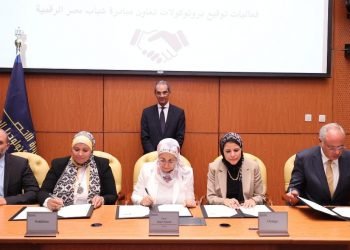 وزير الاتصالات وتكنولوجيا المعلومات يشهد مراسم توقيع بروتوكول تعاون بين اورنچ مصرو القومي للاتصالات لتأهيل شباب مصر لسوق العمل
