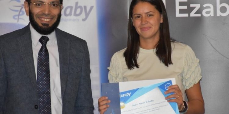 صيدليات العزبي» تكثف المعروض من الفيتامينات ومنتجات العناية بالبشرة والشعر استعدادًا لــ «الدراسة»