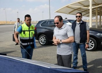قام السيد الرئيس عبد الفتاح السيسي صباح اليوم الجمعة بجولة تفقدية بمدينة السيارات المتكاملة”
