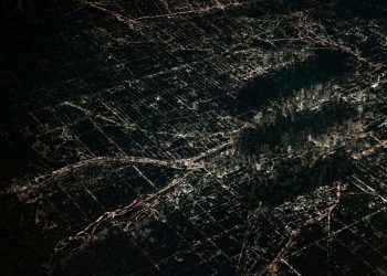 تقرير إريكسون: بإمكان الاتصال الخلوي معالجة الطلب المتزايد على الكهرباء